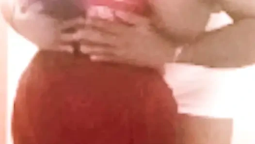 Hintli hintli tamil iri güzel evli kadın latha ayakta sarılıyor götünü sıkıyor ve borç ödemesi için finansçı tarafından amcık yalıyor!