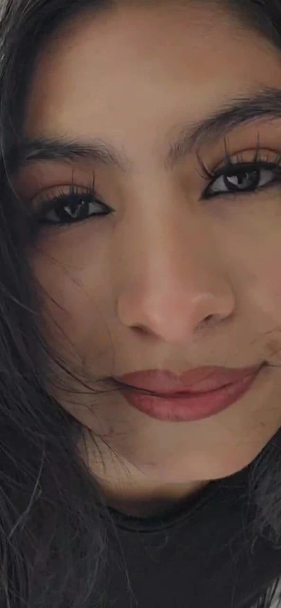 Burada bulunan güzel bir kıza mutlu bir kadınlar günü, öpücükler ve elbette benim için de