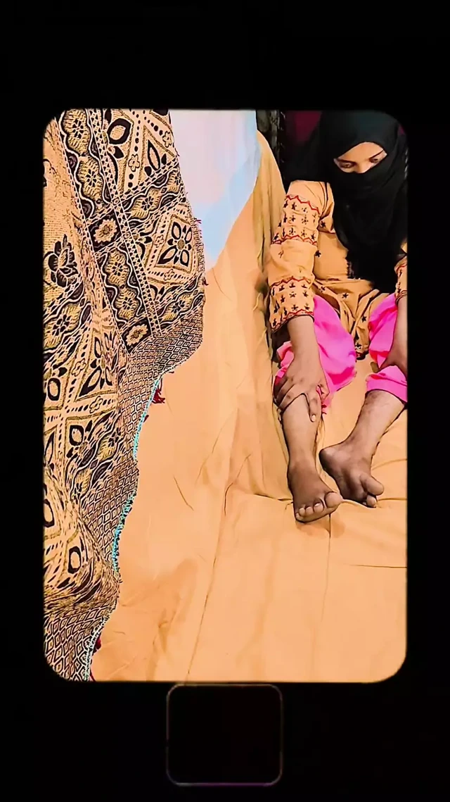 Sert eğilen anal göğüsler seks