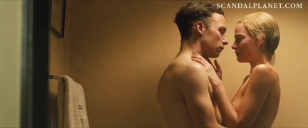 Margot robbie, skandal gezegendeki rüyalar ülkesinden üstsüz sahne