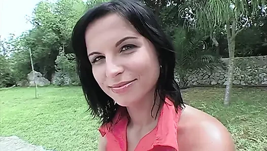 Genç amcık Renata parmaklanıyor