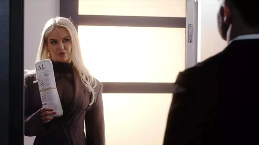 Derin. Anal meraklı itaatkar Vic sınırlarını test ediyor