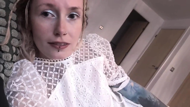 Gelinler düğün gecesi aşağılama minik penis, bekaret ve fantezisi