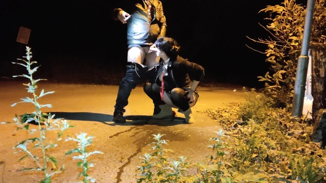 Horny Milf Gives Passionate Rimjob On A Public