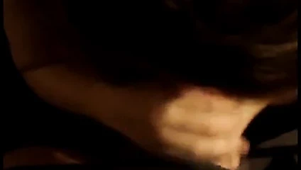 Hotwife's koca göğüsleri üzerinde boşalan