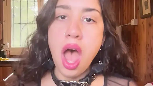 Baskın latin kadın transparan üstte - sert kendi kendine şaplak atıyor - souphicherry