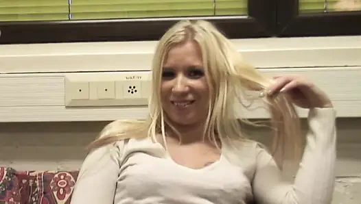 Fin seks bombası Susan Silver 2 adamla