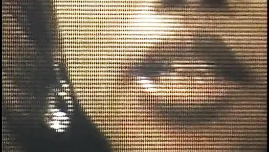 Sıska zenci kız banyoda nazik seks yaptıktan sonra tüm dölleri emiyor
