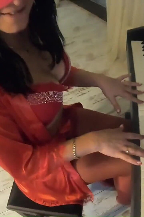 Orta yaşlı seksi kadın ep 96'nın maceraları ilk piyano dersi