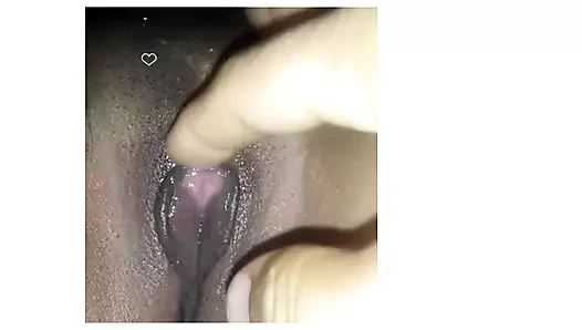 The Asya seksi kız masturbates seksi kedi