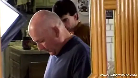 Evli kadın şimdi yeni bir yarak istiyor
