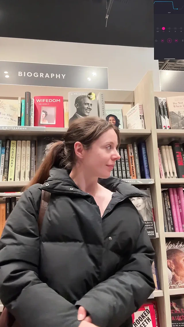 Vibratörümle kitap alışverişi! Umarım yüksek sesle boşalmam!