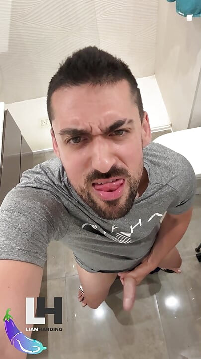 hot daddy jerks off and cum no hands
