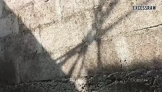 Tamamlanmamış binanın içinde sikişirken ne kadar epik bir deneyim