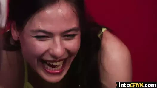 cfnm ingiliz dommes bekarlığa veda partisinde üfleme