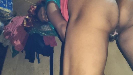 Hintli kadın Hintli seks yapıyor