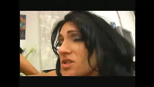 Sıcak esmerin lezbiyen partisi