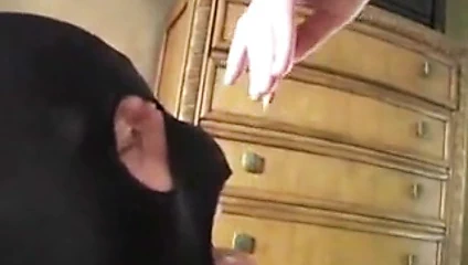 Aldatmak sıcak sarışın saatler milf almak büyük çük içinde mask