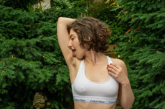 Naughtynatural - kıllı amatör tilki xxx tek başına fışkırtıyor ve doğal zevk
