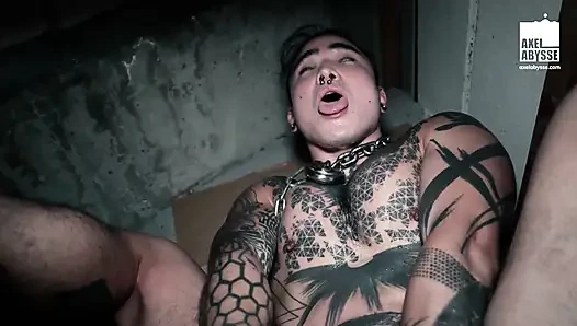 Bağlı Yoshi Kawasaki götünde dildo kullanarak ustaya itaat ediyor