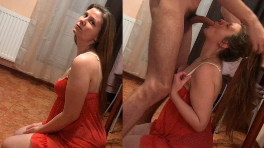 Orta yaşlı seksi köle efendisi için akşam yemeği hazırlıyor ve yemek yerken yarağını masanın altında emiyor - lovessie