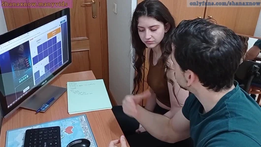 Genç öğrenci şantaj, pov oral seks, ağzına boşalmak, yutmak.