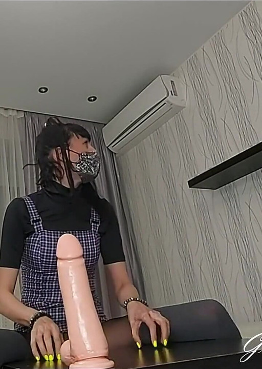Ateşli Rus orta yaşlı seksi kadın amını parmaklıyor 2