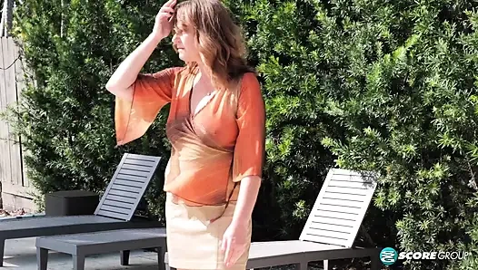 Annem ve gilf angel grave ile havuzda bir gün