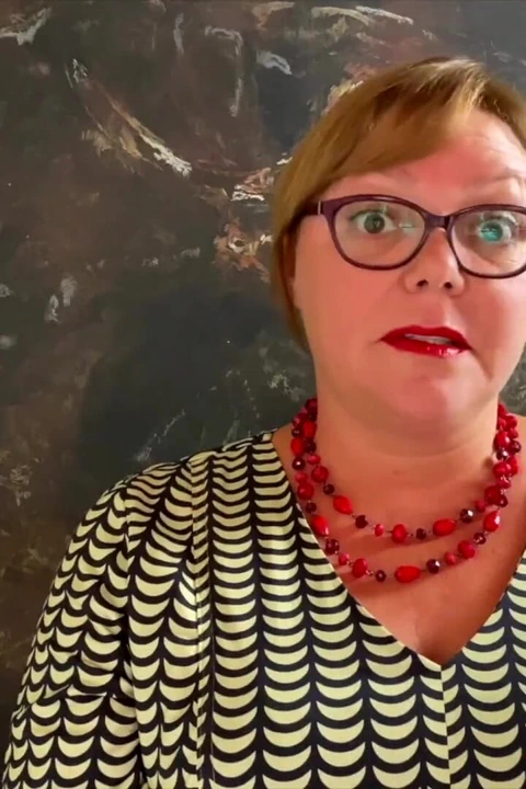 Dominatrix sahibe April - kullanılıyor ve cezalandırılıyor - cell45