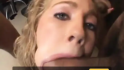 Büyük memeli sarışın seks kölesi kaldırabildiği kadar alıyor