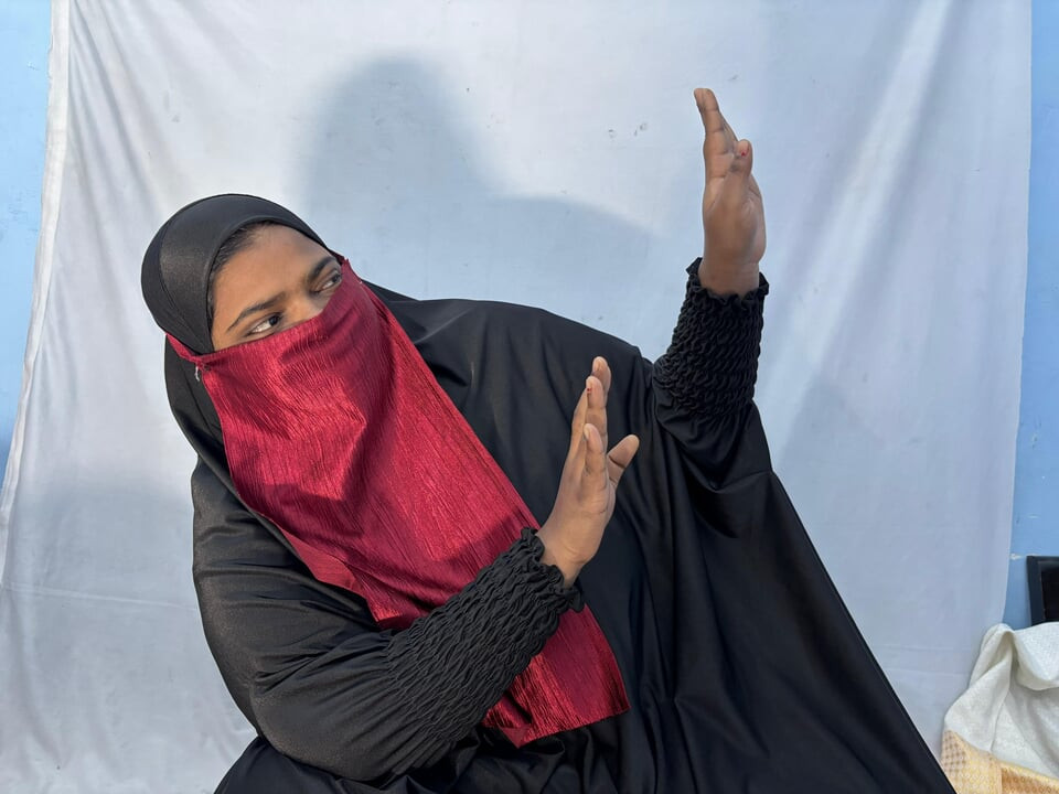 Desi hijab badde doodh wali sales girl ko Choda