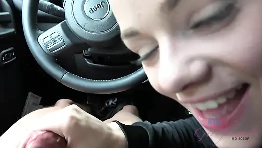 Bakış açısı elsa jean arabada sakso ve elle muamele! Sarışın emiyor, sert biniyor ve sonra büyük boşalma