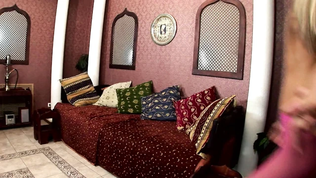 Belden bağlamalı ve göt yalamalı anal seven lezbiyenler