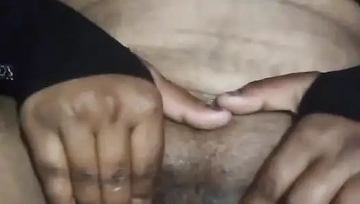 Savita yenge hintli desi siyah amcığı parmaklıyor savita yengeyi parmaklamanın tadını çıkarıyor