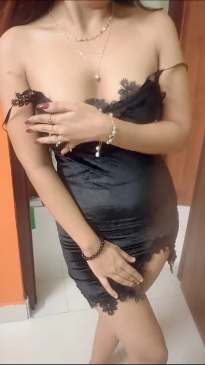 Üvey kız kardeş ebeveynleri dışarıdayken üvey erkek kardeşinin içine boşalıyor. Indian Sex