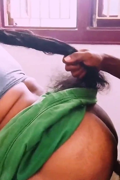 Индийская тетушка среднего возраста наслаждалась мужем падчерицы Бог хуй. Телугу грязные разговоры.