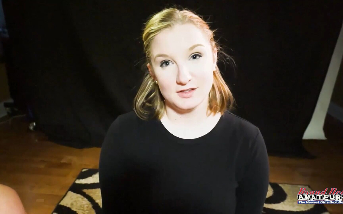 Lottie peers büyük memeli sarışın sloopy rimjob gırtlağına kadar açgözlü döl yutuyor!