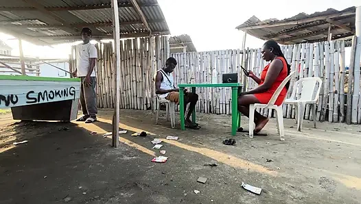 Kız arkadaşı onu çok kötü sikebilecek başka bir adam arıyor