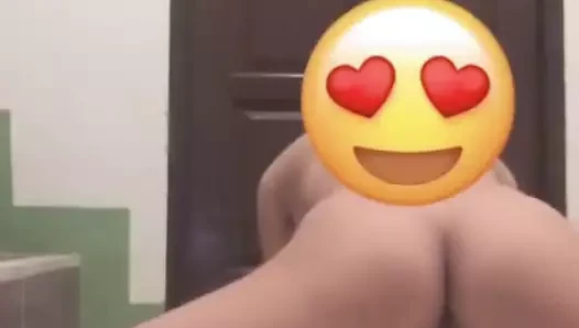 İnşaat işçisinin odasının önü
