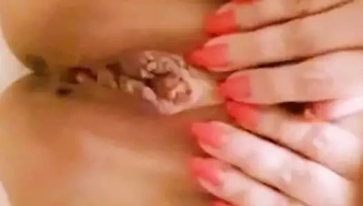 Ich liege vor ihm auf dem Boden