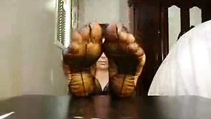 Naylon ayaklı sürtük azdırıyor