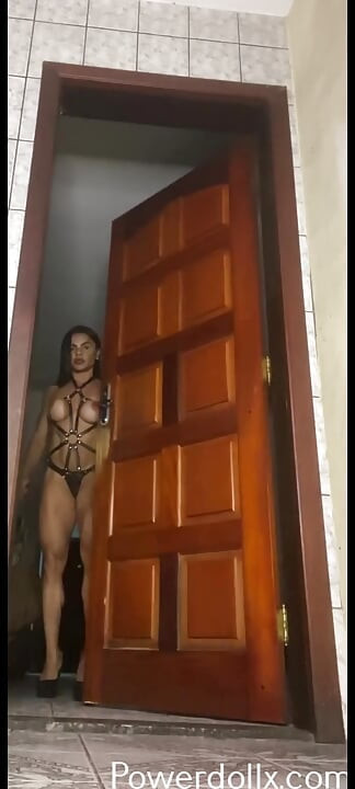 Latin anneye tapmak için tonlarca kas