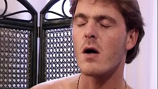 Идеальные немецкие сучки делят большие хуи в анальной оргии