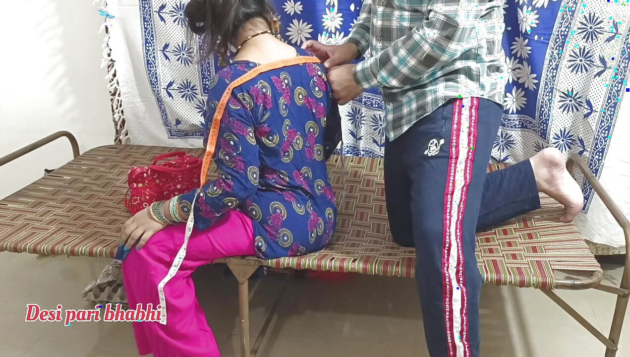 Hintli ateşli hintli kadın terzi ustasıyla sert sikişiyor