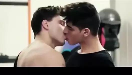 Ana televizyondan eşcinsel öpücüğü - #4