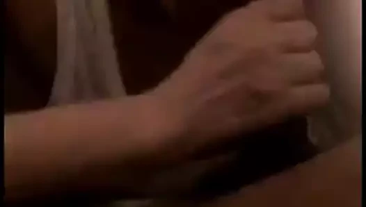 La novia da unas buenas chupadas