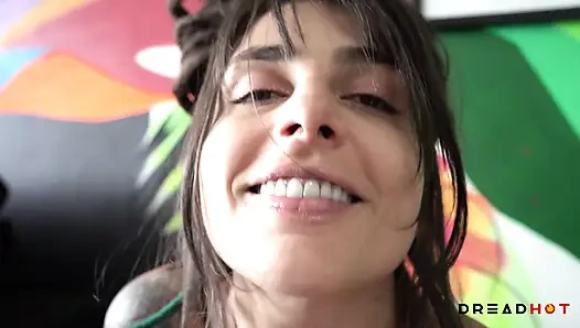 Bakış açısı Dreadhot tarafından gırtlağına kadar alıyor