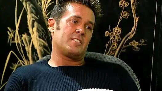 Genç Karima, Chuck Martino'nun Büyük Penisi Tarafından Sert Sikmek İstiyor