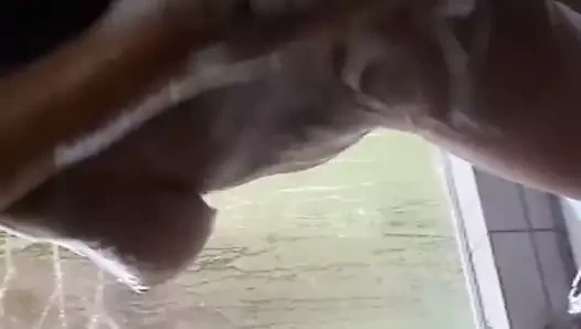 Morena Peituda Novinha Dancando na Banheira