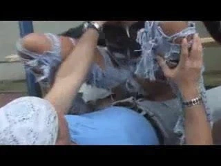 Sıcak Alman sürtük becerdin at the bus stop